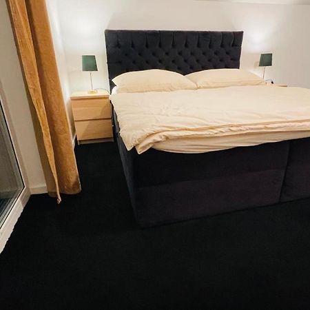 House Flow, 3 Room, Free 2 Parking 布拉迪斯拉发 外观 照片